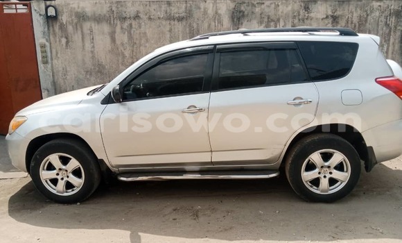 Acheter Occasion Voiture Toyota RAV4 Gris à Cotonou, Benin Acheter Occasion Voiture Toyota RAV4 Gris à Cotonou, Benin