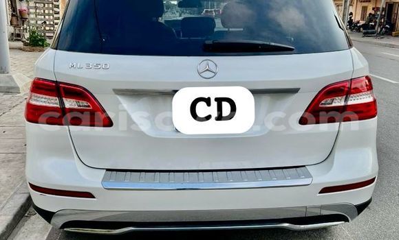 Acheter Occasion Voiture Mercedes-Benz ML–Class Blanc à Cotonou, Benin Acheter Occasion Voiture Mercedes-Benz ML–Class Blanc à Cotonou, Benin
