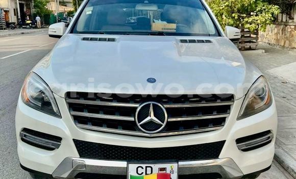Acheter Occasion Voiture Mercedes-Benz ML–Class Blanc à Cotonou, Benin Acheter Occasion Voiture Mercedes-Benz ML–Class Blanc à Cotonou, Benin