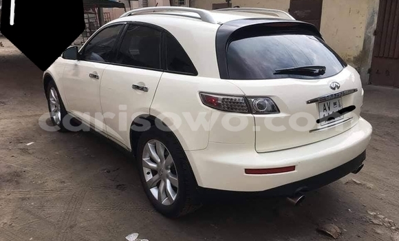 Sayi Na hannu Infiniti FX White Mota in Cotonou a Benin