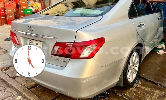 Sayi Na hannu Lexus ES Brown Mota in Cotonou a Benin Sayi Na hannu Lexus ES Brown Mota in Cotonou a Benin