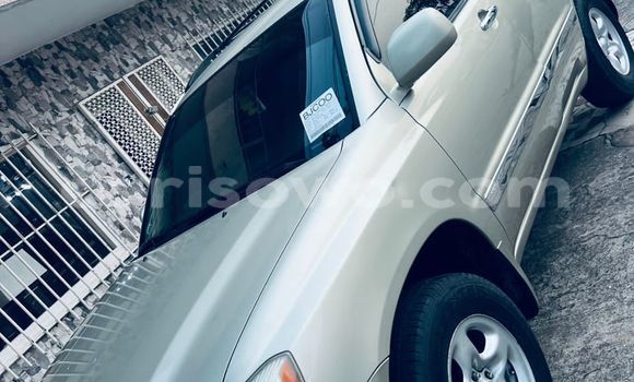 Buy Used Toyota Highlander Beige Car in Cotonou in Benign Buy Used Toyota Highlander Beige Car in Cotonou in Benign
