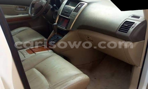 Ra Àlòkù Lexus RX 330 funfun Ọkọ̀ in Cotonou ni Benin Ra Àlòkù Lexus RX 330 funfun Ọkọ̀ in Cotonou ni Benin