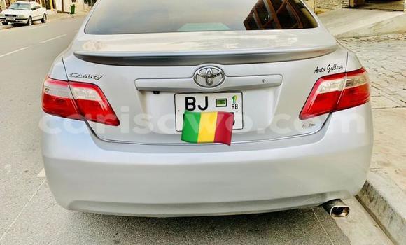 Sayi Na hannu Toyota Camry White Mota in Cotonou a Benin