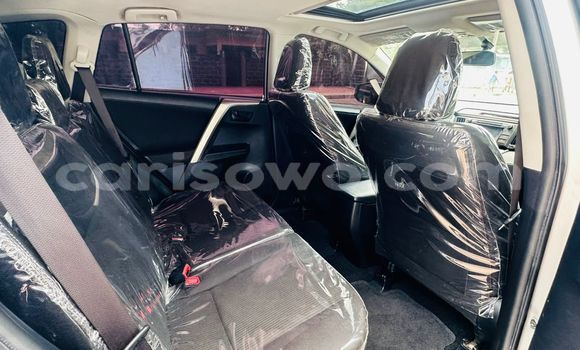 Ra Àlòkù Toyota RAV4 Silver Ọkọ̀ in Cotonou ni Benin Ra Àlòkù Toyota RAV4 Silver Ọkọ̀ in Cotonou ni Benin