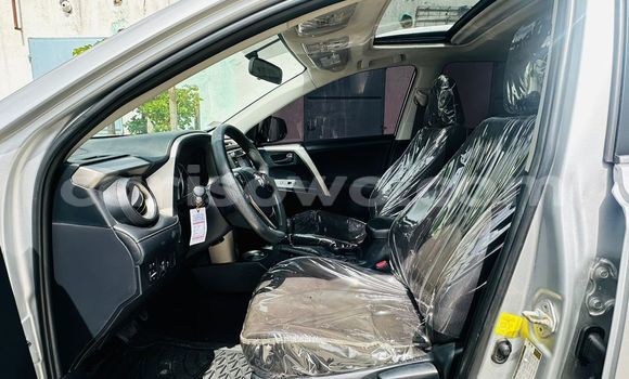 Sayi Na hannu Toyota RAV4 Sauran Mota in Cotonou a Benin Sayi Na hannu Toyota RAV4 Sauran Mota in Cotonou a Benin