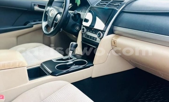 Ra Àlòkù Toyota Camry funfun Ọkọ̀ in Cotonou ni Benin Ra Àlòkù Toyota Camry funfun Ọkọ̀ in Cotonou ni Benin