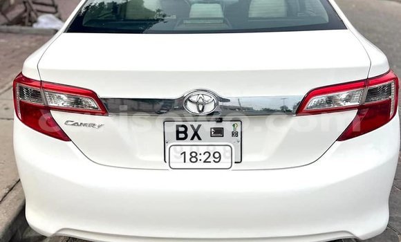 Ra Àlòkù Toyota Camry funfun Ọkọ̀ in Cotonou ni Benin Ra Àlòkù Toyota Camry funfun Ọkọ̀ in Cotonou ni Benin