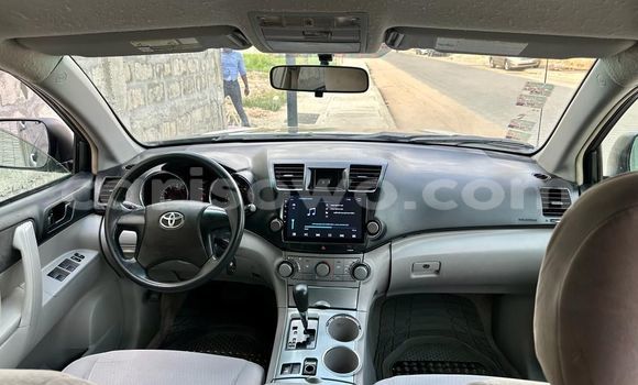 Sayi Na hannu Toyota Highlander Azurfa Mota in Cotonou a Benin Sayi Na hannu Toyota Highlander Azurfa Mota in Cotonou a Benin