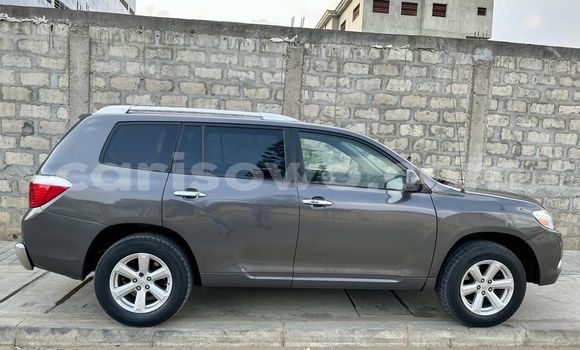 Sayi Na hannu Toyota Highlander Azurfa Mota in Cotonou a Benin Sayi Na hannu Toyota Highlander Azurfa Mota in Cotonou a Benin