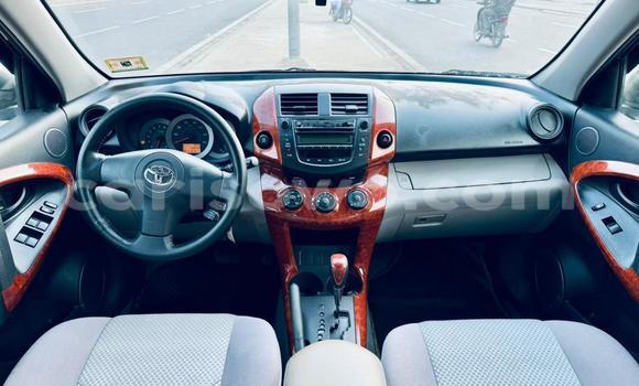 Sayi Na hannu Toyota RAV4 Blue Mota in Abomey Calavi a Benin Sayi Na hannu Toyota RAV4 Blue Mota in Abomey Calavi a Benin