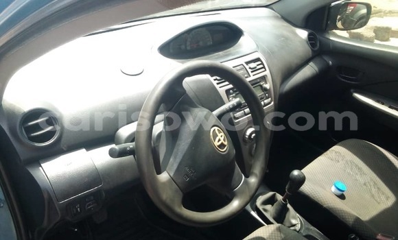 Sayi Na hannu Toyota Yaris Blue Mota in Cotonou a Benin Sayi Na hannu Toyota Yaris Blue Mota in Cotonou a Benin