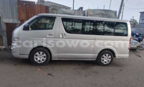 Ra Àlòkù Toyota Hiace funfun Ọkọ̀ in Cotonou ni Benin Ra Àlòkù Toyota Hiace funfun Ọkọ̀ in Cotonou ni Benin