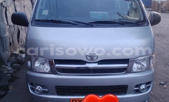 Ra Àlòkù Toyota Hiace funfun Ọkọ̀ in Cotonou ni Benin Ra Àlòkù Toyota Hiace funfun Ọkọ̀ in Cotonou ni Benin