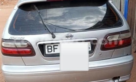 Sayi Na hannu Nissan Almera Azurfa Mota in Cotonou a Benin