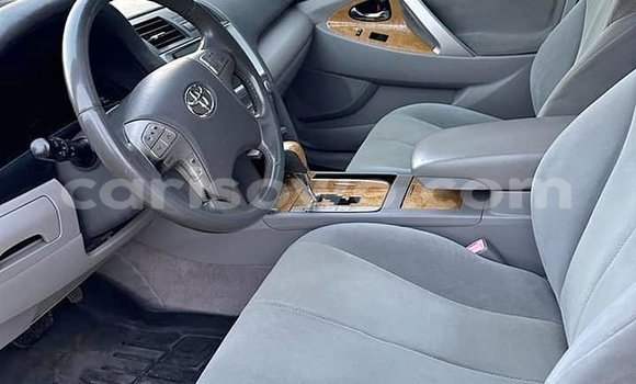 Ra Àlòkù Toyota Camry funfun Ọkọ̀ in Cotonou ni Benin Ra Àlòkù Toyota Camry funfun Ọkọ̀ in Cotonou ni Benin