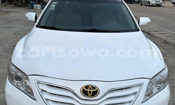 Ra Àlòkù Toyota Camry funfun Ọkọ̀ in Cotonou ni Benin Ra Àlòkù Toyota Camry funfun Ọkọ̀ in Cotonou ni Benin