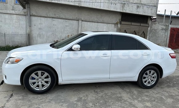 Ra Àlòkù Toyota Camry funfun Ọkọ̀ in Cotonou ni Benin Ra Àlòkù Toyota Camry funfun Ọkọ̀ in Cotonou ni Benin