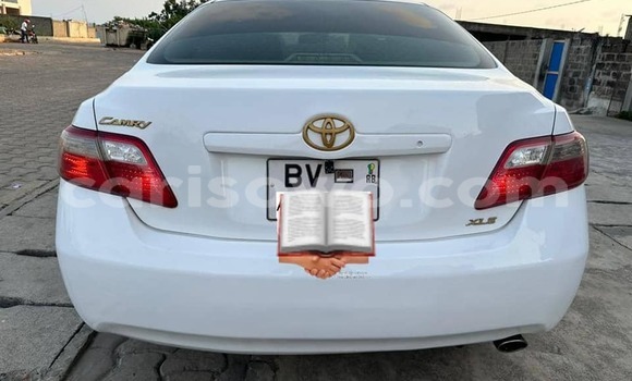 Ra Àlòkù Toyota Camry funfun Ọkọ̀ in Cotonou ni Benin Ra Àlòkù Toyota Camry funfun Ọkọ̀ in Cotonou ni Benin