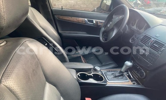 Ra Àlòkù Mercedes Viano funfun Ọkọ̀ in Cotonou ni Benin Ra Àlòkù Mercedes Viano funfun Ọkọ̀ in Cotonou ni Benin