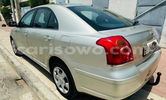 Sayi Na hannu Toyota Avensis Azurfa Mota in Cotonou a Benin