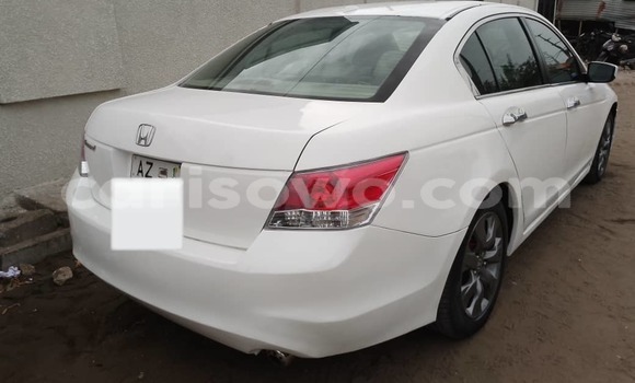 Sayi Na hannu Honda Accord White Mota in Cotonou a Benin