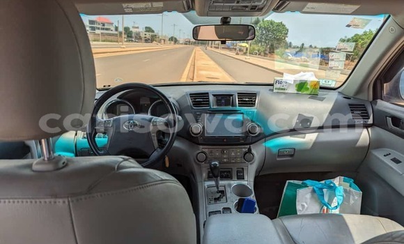Acheter Occasion Voiture Toyota Highlander Marron à Cotonou, Benin Acheter Occasion Voiture Toyota Highlander Marron à Cotonou, Benin
