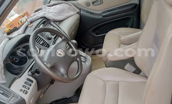 Sayi Na hannu Toyota Highlander Blue Mota in Cotonou a Benin Sayi Na hannu Toyota Highlander Blue Mota in Cotonou a Benin