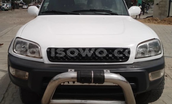 Acheter Occasion Voiture Toyota RAV4 Blanc à Cotonou, Benin Acheter Occasion Voiture Toyota RAV4 Blanc à Cotonou, Benin