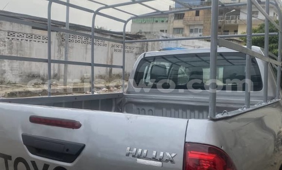 Ra Àlòkù Toyota Hilux Silver Ọkọ̀ in Cotonou ni Benin Ra Àlòkù Toyota Hilux Silver Ọkọ̀ in Cotonou ni Benin
