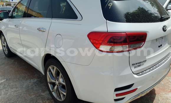Sayi Na hannu Kia Sorento White Mota in Cotonou a Benin Sayi Na hannu Kia Sorento White Mota in Cotonou a Benin