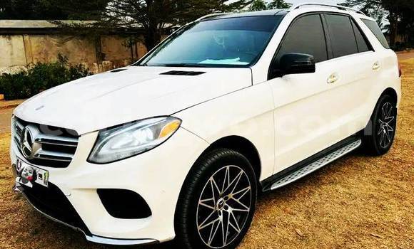 Ra Àlòkù Mercedes-Benz ML–Class funfun Ọkọ̀ in Aplahoue ni Couffo Ra Àlòkù Mercedes-Benz ML–Class funfun Ọkọ̀ in Aplahoue ni Couffo