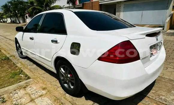 Ra Àlòkù Honda Accord funfun Ọkọ̀ in Cotonou ni Benin Ra Àlòkù Honda Accord funfun Ọkọ̀ in Cotonou ni Benin
