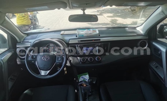 Ra Àlòkù Toyota RAV4 Silver Ọkọ̀ in Cotonou ni Benin Ra Àlòkù Toyota RAV4 Silver Ọkọ̀ in Cotonou ni Benin
