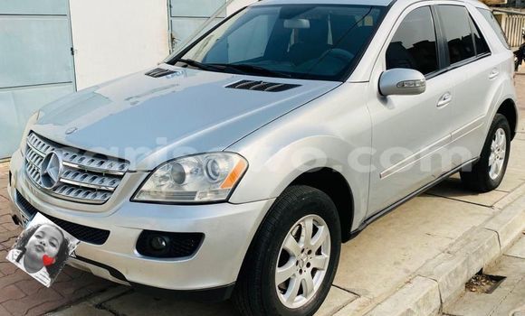 Ra Àlòkù Mercedes-Benz ML–Class Silver Ọkọ̀ in Cotonou ni Benin Ra Àlòkù Mercedes-Benz ML–Class Silver Ọkọ̀ in Cotonou ni Benin