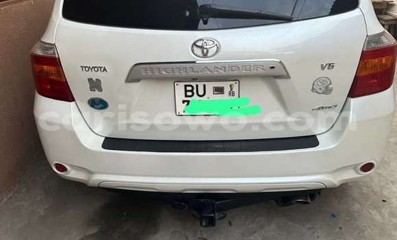 Sayi Na hannu Toyota Highlander White Mota in Cotonou a Benin