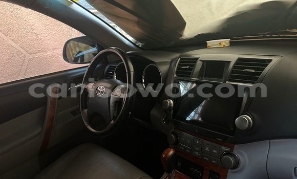 Ra Àlòkù Toyota Highlander funfun Ọkọ̀ in Cotonou ni Benin Ra Àlòkù Toyota Highlander funfun Ọkọ̀ in Cotonou ni Benin