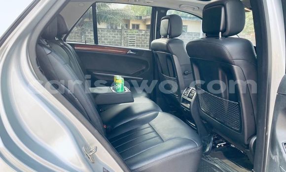 Sayi Na hannu Mercedes-Benz ML–Class Azurfa Mota in Cotonou a Benin Sayi Na hannu Mercedes-Benz ML–Class Azurfa Mota in Cotonou a Benin