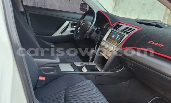 Sayi Na hannu Toyota Camry White Mota in Abomey Calavi a Benin Sayi Na hannu Toyota Camry White Mota in Abomey Calavi a Benin