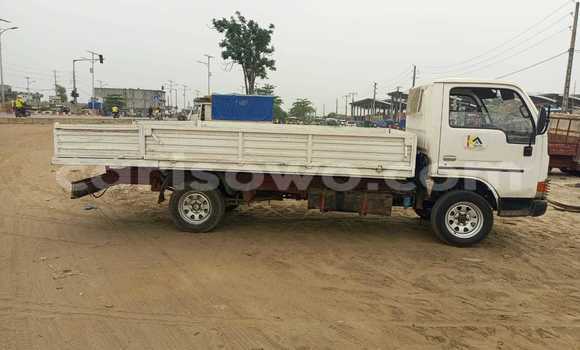Sayi Na hannu Nissan Datsun White Mota in Abomey Calavi a Benin