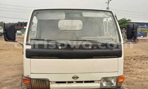 Sayi Na hannu Nissan Datsun White Mota in Abomey Calavi a Benin Sayi Na hannu Nissan Datsun White Mota in Abomey Calavi a Benin