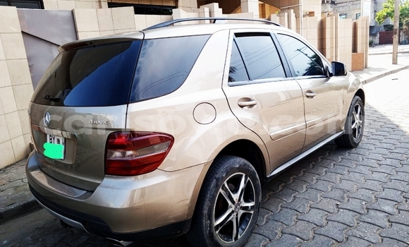 Sayi Na hannu Mercedes-Benz ML–Class M Mota in Cotonou a Benin Sayi Na hannu Mercedes-Benz ML–Class M Mota in Cotonou a Benin