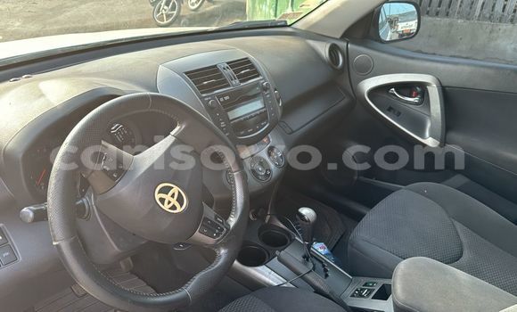 Sayi Na hannu Toyota RAV4 Azurfa Mota in Cotonou a Benin Sayi Na hannu Toyota RAV4 Azurfa Mota in Cotonou a Benin