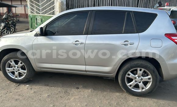 Sayi Na hannu Toyota RAV4 Azurfa Mota in Cotonou a Benin Sayi Na hannu Toyota RAV4 Azurfa Mota in Cotonou a Benin