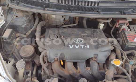 Sayi Na hannu Toyota Yaris Azurfa Mota in Cotonou a Benin Sayi Na hannu Toyota Yaris Azurfa Mota in Cotonou a Benin
