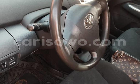 Sayi Na hannu Toyota Yaris Azurfa Mota in Cotonou a Benin Sayi Na hannu Toyota Yaris Azurfa Mota in Cotonou a Benin