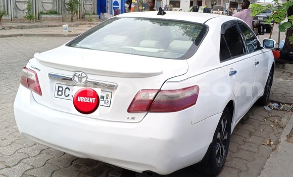 Sayi Na hannu Toyota Camry White Mota in Cotonou a Benin Sayi Na hannu Toyota Camry White Mota in Cotonou a Benin