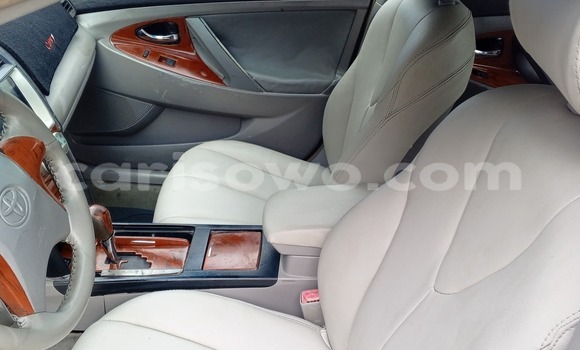 Sayi Na hannu Toyota Camry White Mota in Cotonou a Benin Sayi Na hannu Toyota Camry White Mota in Cotonou a Benin