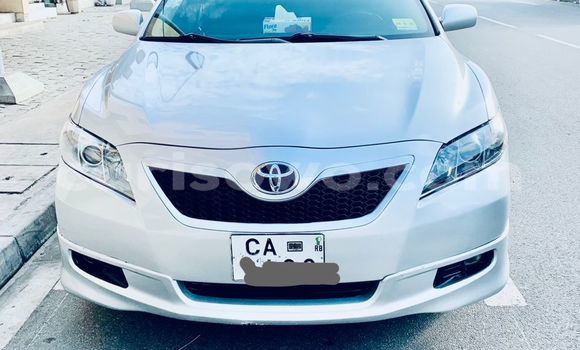 Sayi Na hannu Toyota Camry Azurfa Mota in Cotonou a Benin