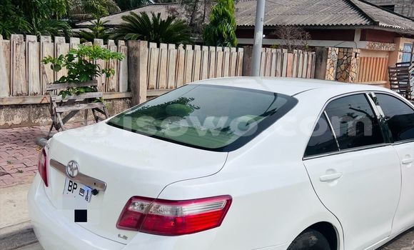 Ra Àlòkù Toyota Camry funfun Ọkọ̀ in Cotonou ni Benin Ra Àlòkù Toyota Camry funfun Ọkọ̀ in Cotonou ni Benin